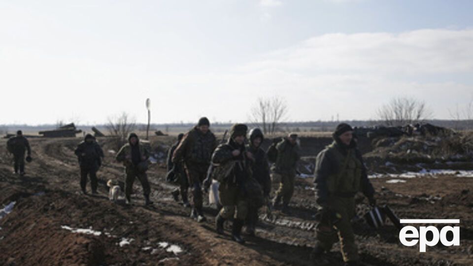 Many soldiers we leaving Debaltsevo on foot