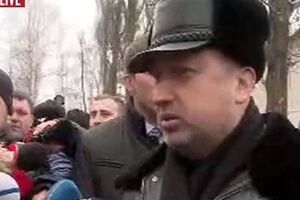 Турчинов открыл выставку российской техники