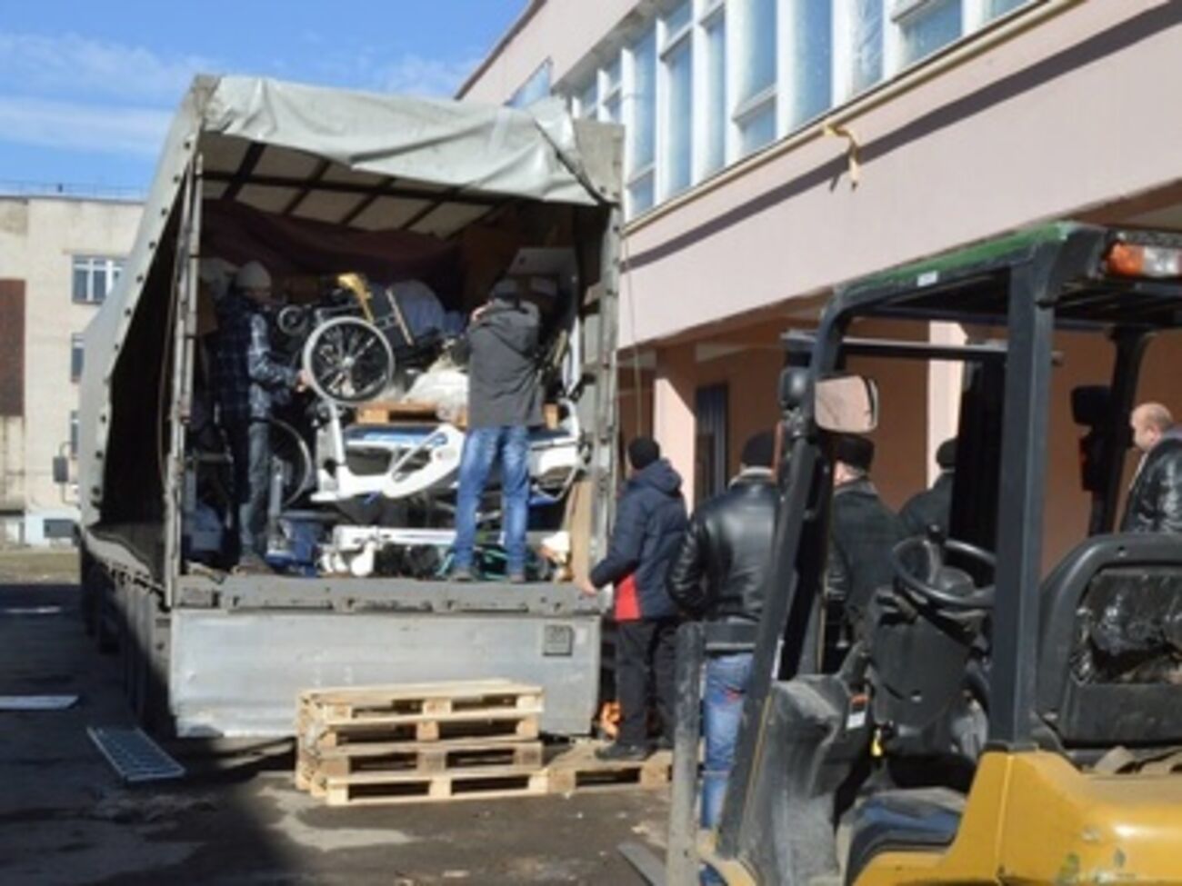 Дания прислала медицинское оборудование в Северодонецк