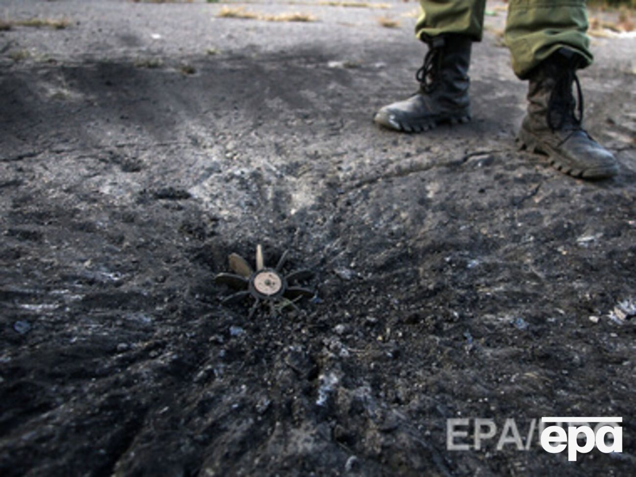 В ходе боевых столкновений ранены трое военных