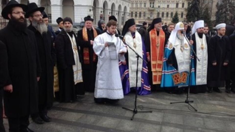 Посол США Джефри Пайятт сфотографировал священнослужителей, читавших молитвы за мир в Украине