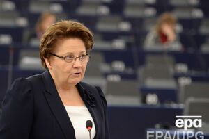 Рига поддерживает идею о миротворческой миссии на Донбассе, заявила Страуюма