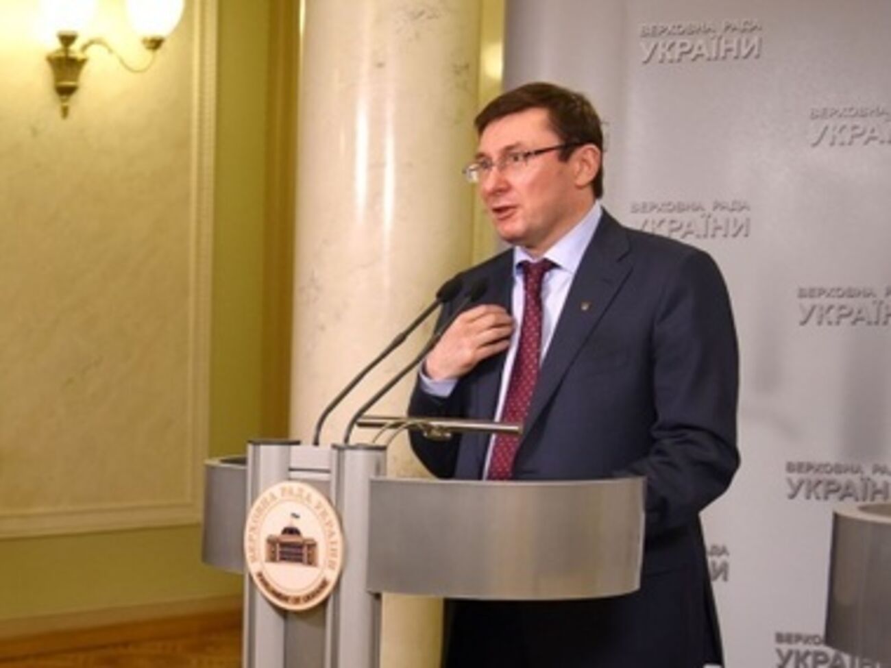 Вооруженные силы Украины нужно усилить до наступления тепла, заявил Луценко