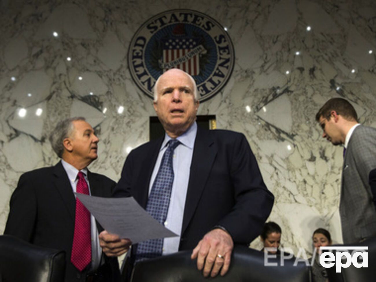 Маккейн считает, что необходимо начать поставки оружия Украине