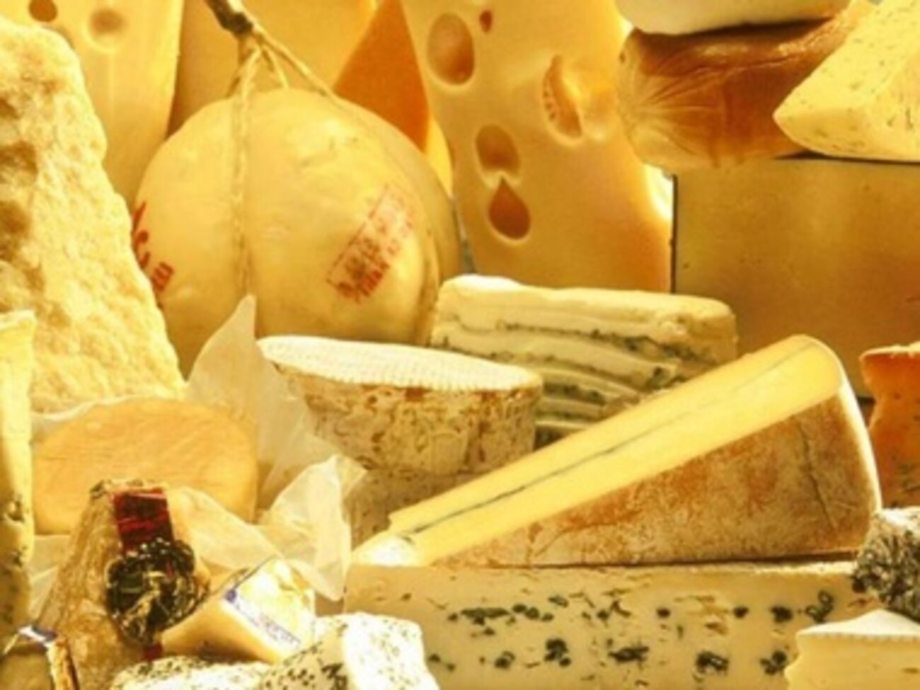 Сыры отличаются от сырных продуктов отсутствием в составе жиров и белков неживотного происхождения