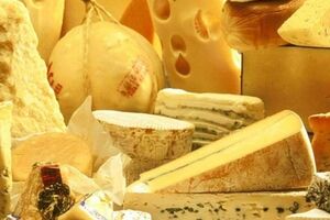 Сыры отличаются от сырных продуктов отсутствием в составе жиров и белков неживотного происхождения