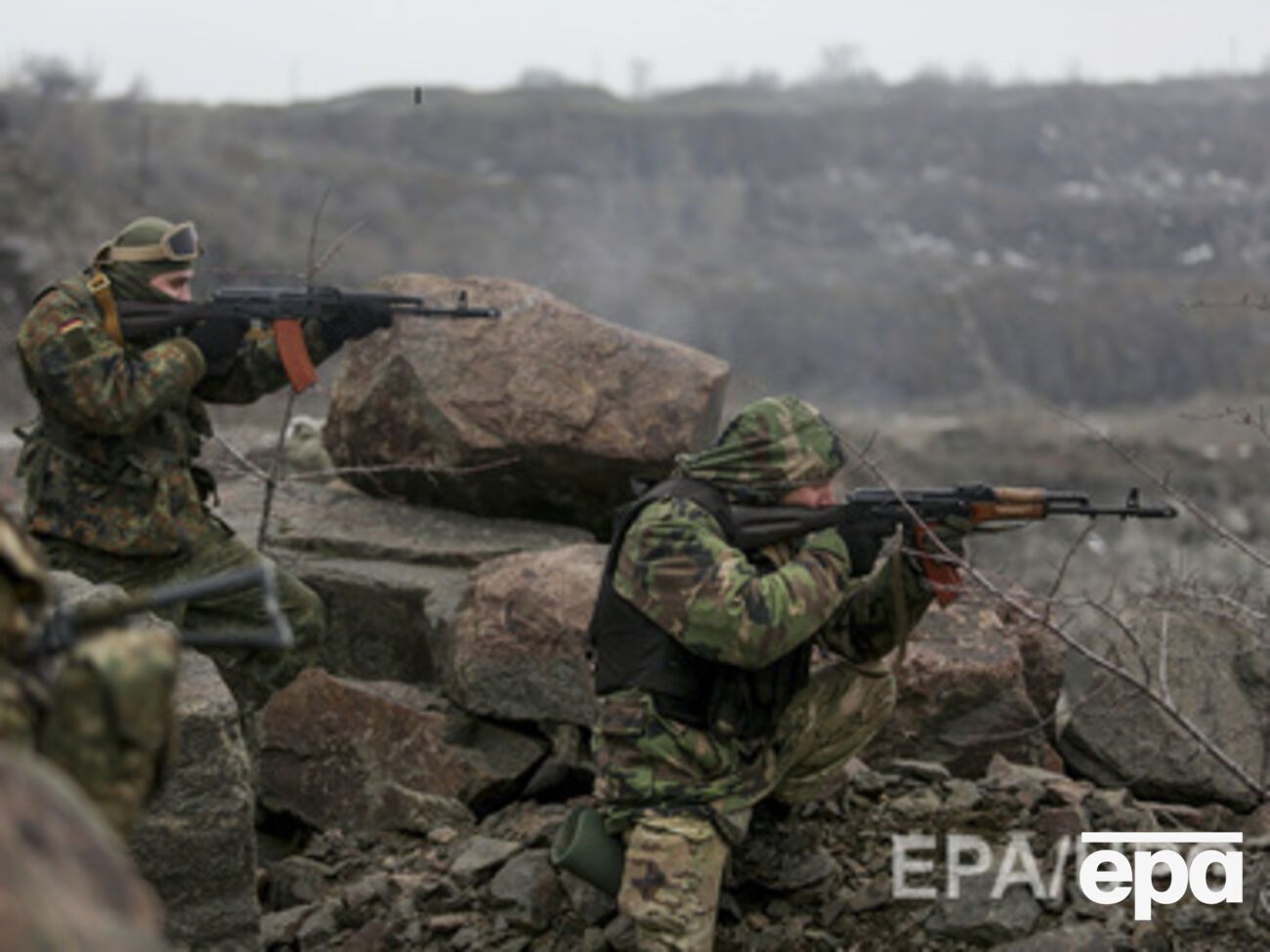 В боевых столкновениях за минувшие сутки погибли двое военнослужащих
