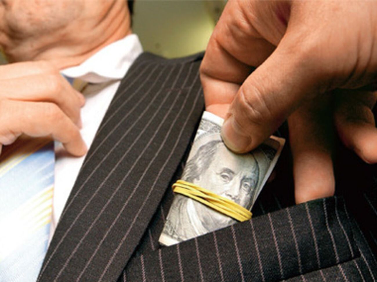 Марусов:&nbsp;Если на уровне деклараций кандидатов возникают вопросы о сомнительном прошлом претендентов, то каким будет директор структуры, которая должна решительно бороться с коррупцией в стране