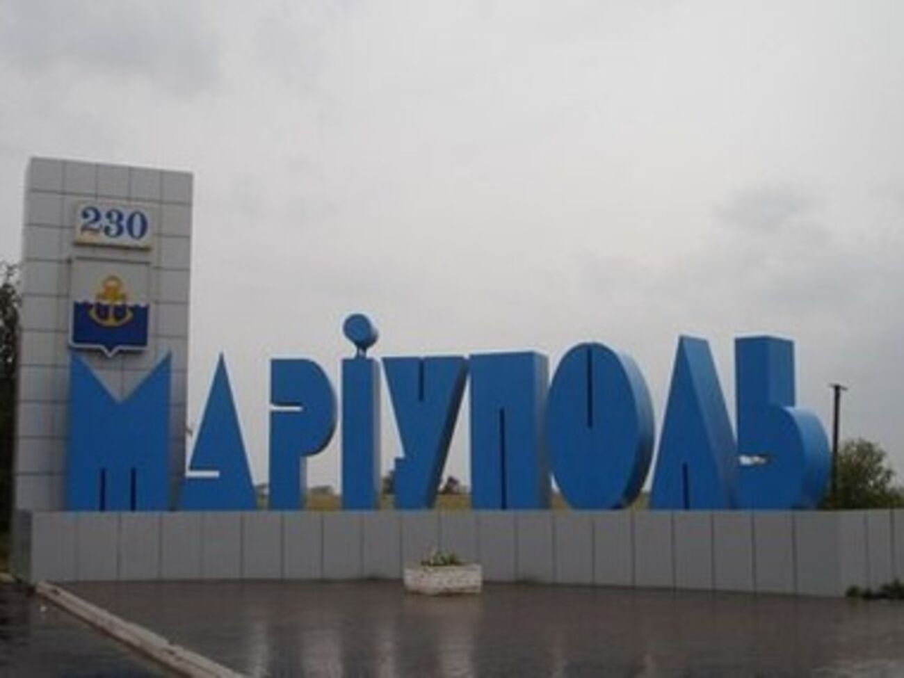 Несмотря на &nbsp;уверенную поддержку украинской власти местными чиновниками, советник бывшего губернатора Донецкой области Константин Батожский считает, что&nbsp;в Мариуполе примерно 50% населения поддерживает пророссийских боевиков