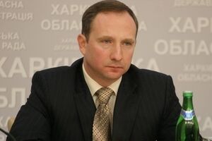 На фасадах школ Райнин предложил установить мемориальные доски