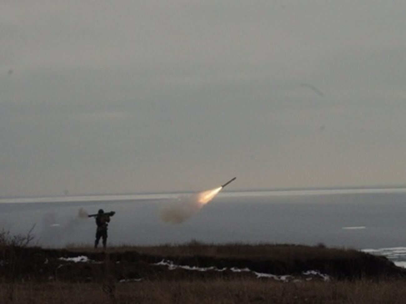 Штаб АТО: Террористы четыре раза нанесли минометные удары и обстреляли из артиллерии поселок Пески