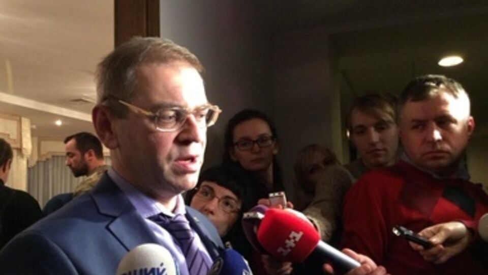 Сергей Пашинский дает брифинг после заседания комитета