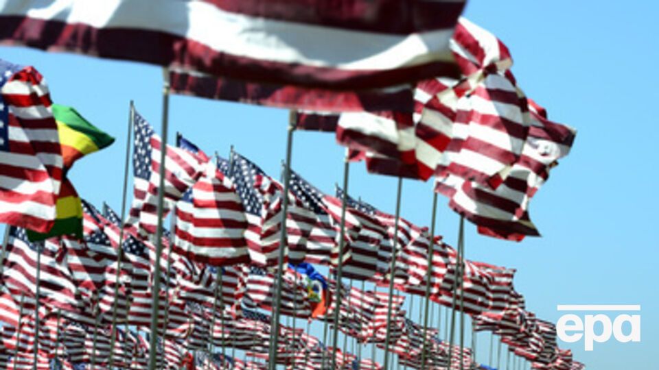 В апреле 2014 года разрыв между двумя группами был значительнее: 30% "за" и 62% "против"