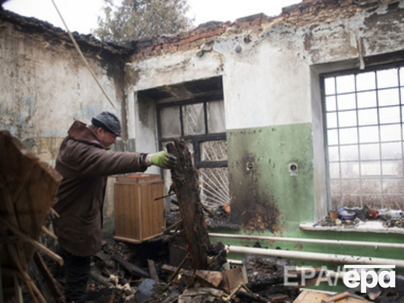 Геннадий Москаль сообщил, что во время обстрела Попасной снаряд попал в частный дом, который загорелся