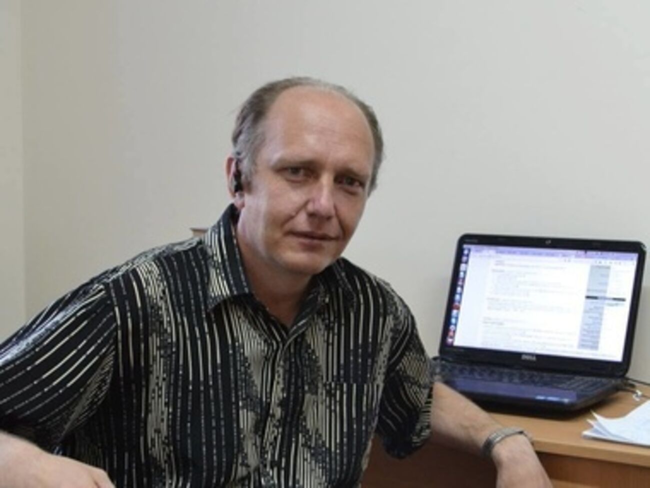 Спустя десять месяцев после обращения в Государственную миграционную службу Украины о предоставлении статуса беженца Олег Шро получил отказ. Но и в Россию он вернуться не может