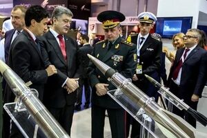 Порошенко на выставке IDEX