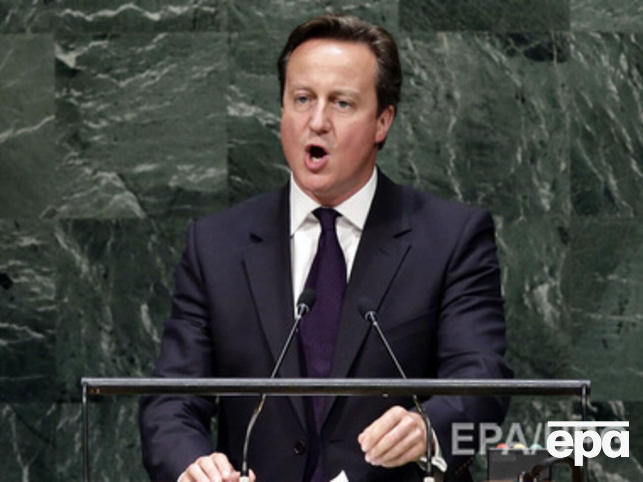 Кэмерон заявил, что РФ рискует быть отключенной от SWIFT