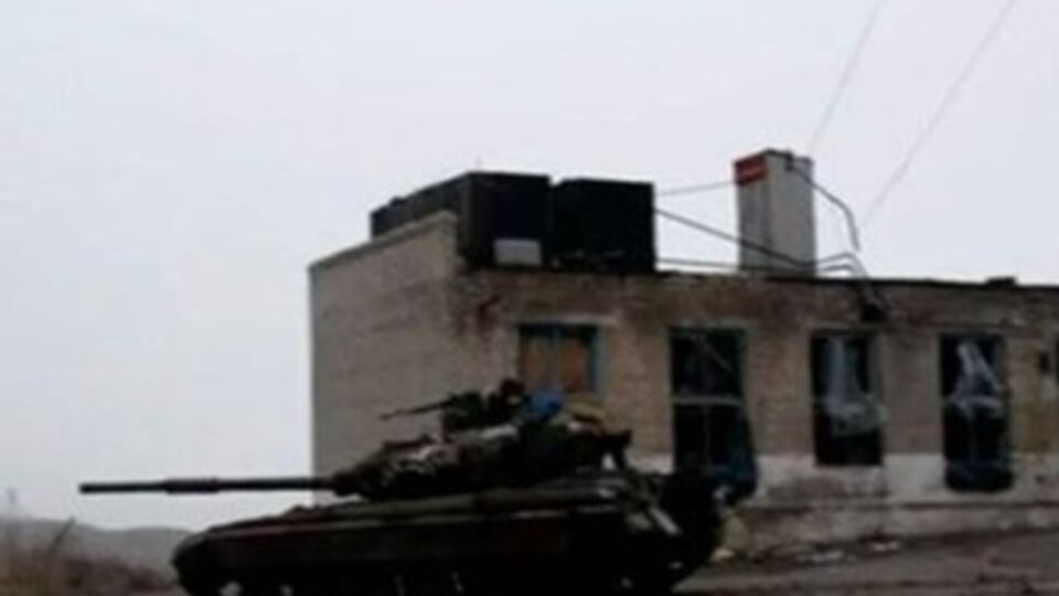 Широкино подвергается обстрелу из тяжелой артиллерии, танков, минометов, гранатометов и стрелкового оружия