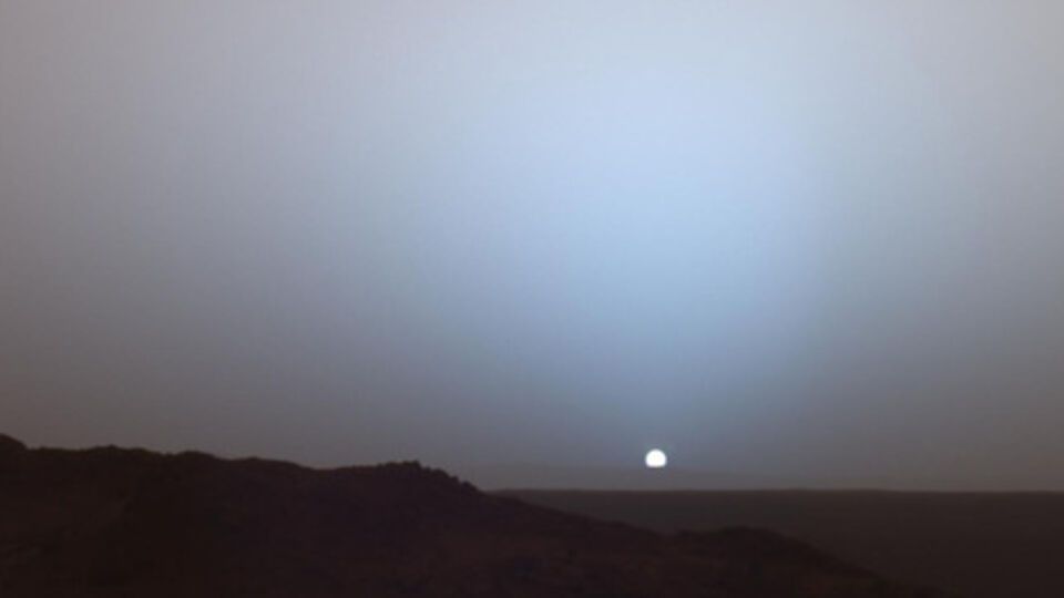 NASA показало закат на Марсе. Видео