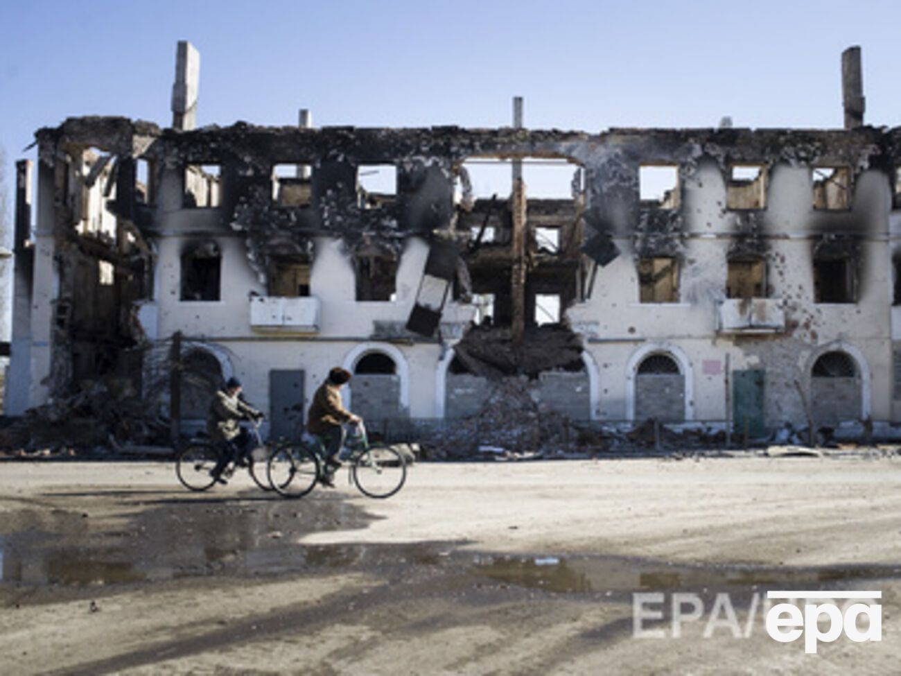 Обстрел велся со стороны&nbsp;подконтрольного "ЛНР"&nbsp;Первомайска, в 23.25 было произведено семь выстрелов, в 00.05 --- 18 выстрелов