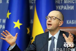 Яценюк уверен, что на рынке достаточно валюты для поддержания курса