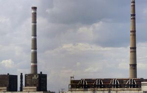 Углегорская ТЭС находится в городе Светлодарске Донецкой области, находящимся между Горловкой и Дебальцево