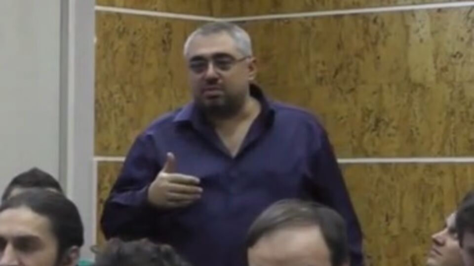 Михаил Комиссарук считает, что ситуацию на валютном рынке можно стабилизировать за один день