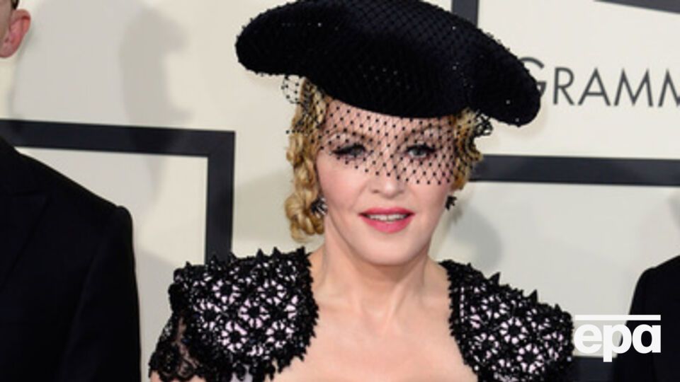 После падения Мадонна продолжила выступление