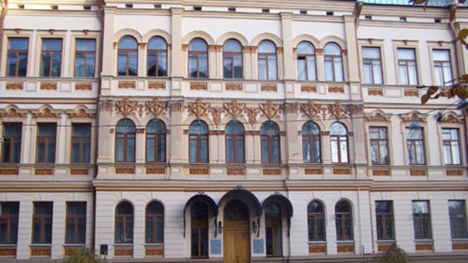 Работникам центрального аппарата Министерства культуры запретили пользоваться в работе электронной почтой и файлообменниками в зоне домена .ru