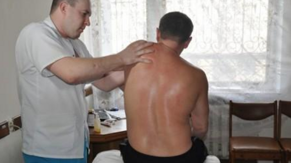 Для каждого раненого бойца врачи определяют индивидуальный комплекс процедур