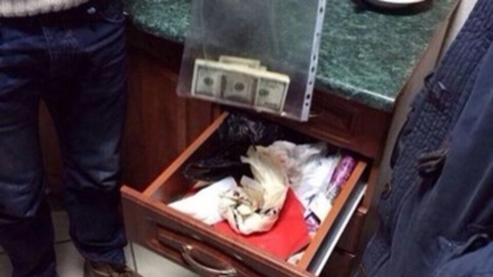 Мэр города Родинское получил взятку