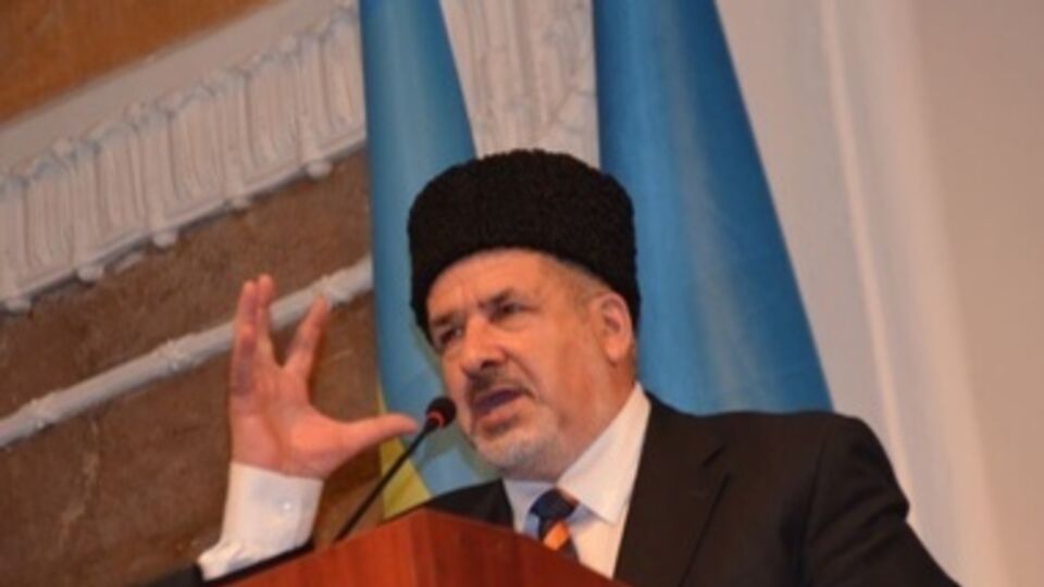 Многие продукты питания, которые направляются в Крым, в итоге попадают в Россию, сообщил глава Меджлиса Рефат Чубаров