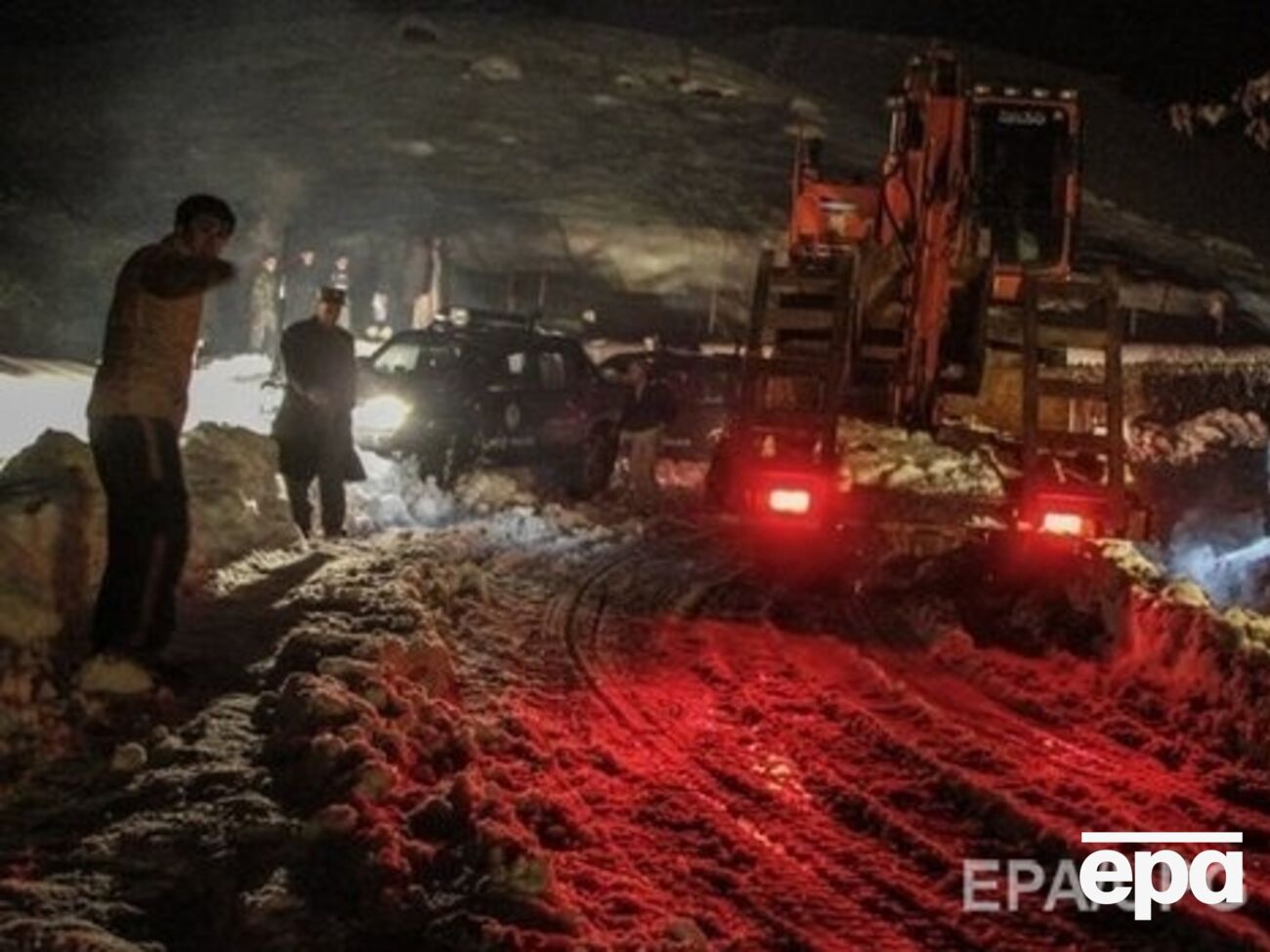 Многие дороги занесены снегом