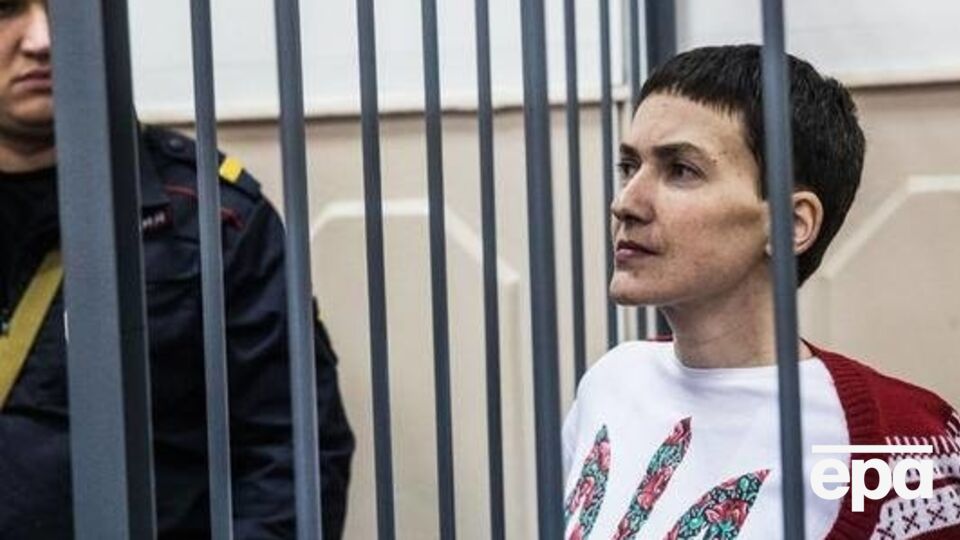 Надежда Савченко попала в плен пророссийских боевиков в июне 2014 года в Луганской области, была тайно вывезена на территорию России и заключена под стражу. 15 декабря 2014 года украинская летчица объявила голодовку