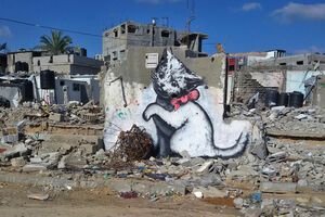 Бэнкси нарисовал котенка, играющего с клубком железных прутьев