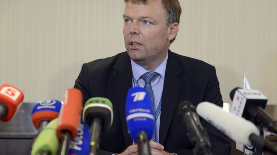 Хуг заявил, что силы АТО и боевики отводят вооружение