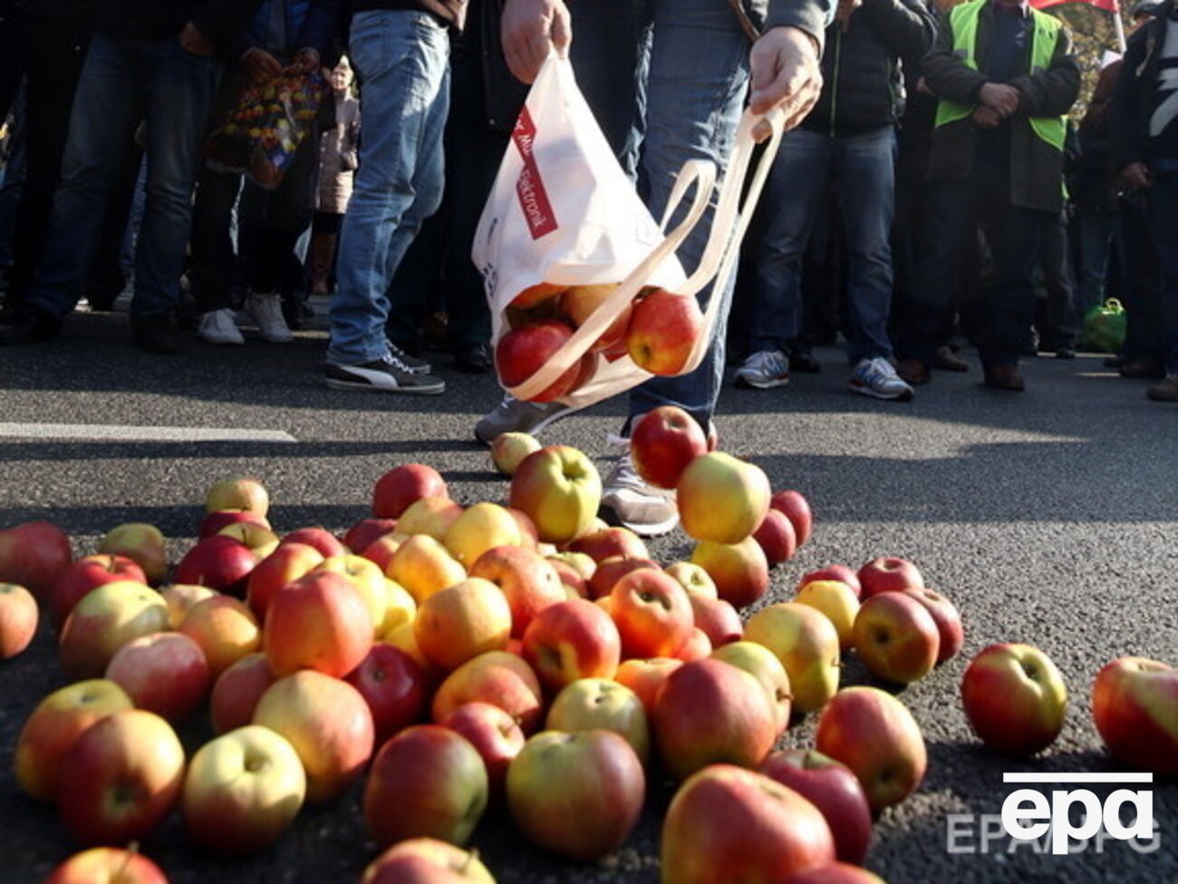 В Крым не пустили польские яблоки