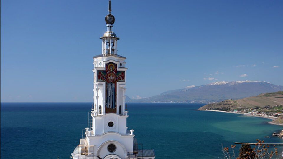 Кроме перерегистрации, у религиозных общин появились проблемы с финансированием, распространением своих материалов, со связью и взаимоотношениями с представительствами за пределами Крыма