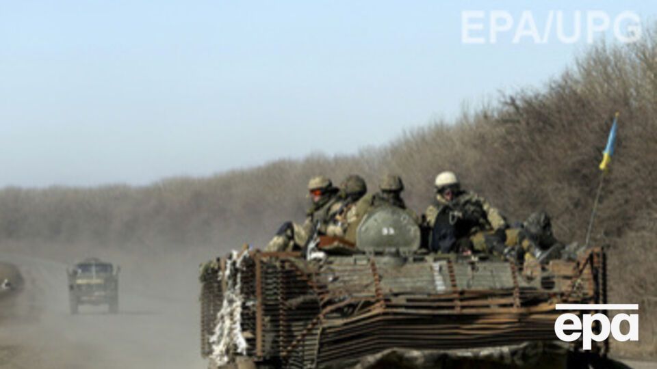 Несмотря на обстрелы боевиков, силы АТО начали отводить технику