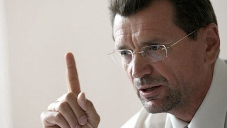 Правительство должно дать людям работу, считает Сугоняко