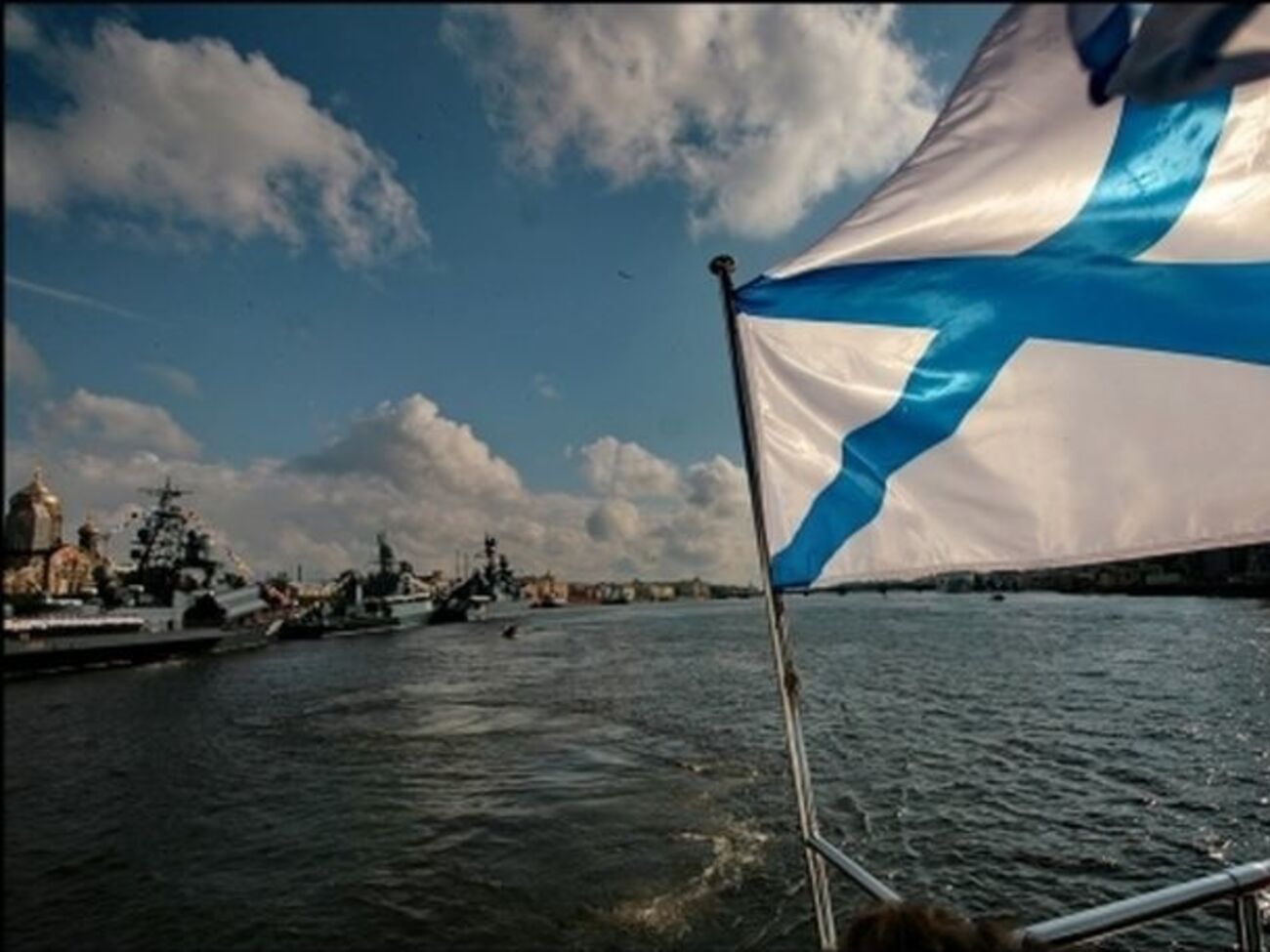 Два корабля и подлодка России зафиксированы у границ Латвии