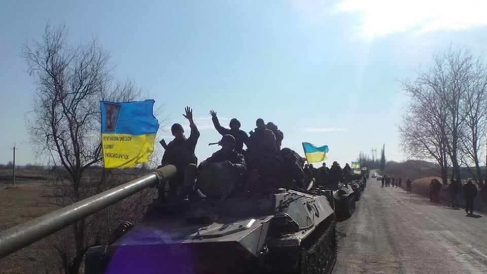 В зоне АТО продолжается отвод тяжелой техники ВСУ