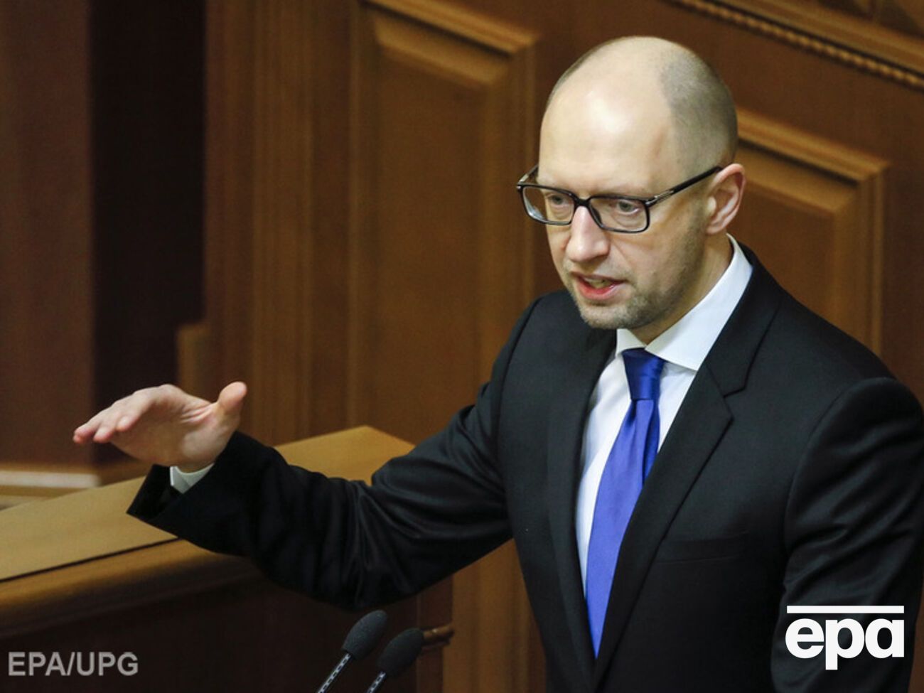 Яценюк уверен, что стабилизировать курс гривны можно