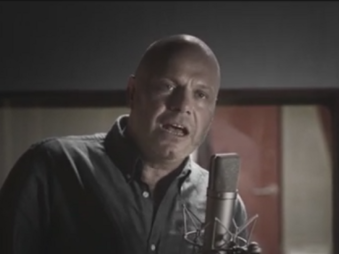 Распалившийся братской любовью народ аплодирует братской войне &ndash; "Несчастный случай" снял новый клип. Видео