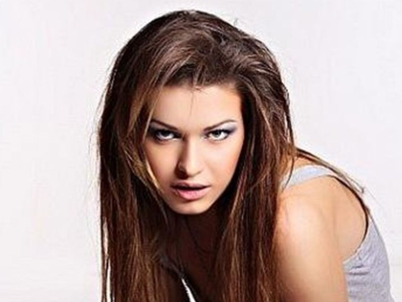 Девушка, сопровождавшая Немцова, --- украинская модель