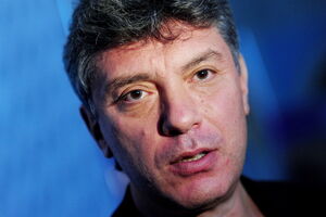 В квартире Немцова проводят обыск