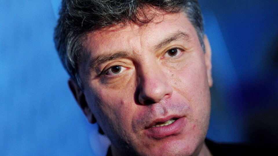 В квартире Немцова проводят обыск