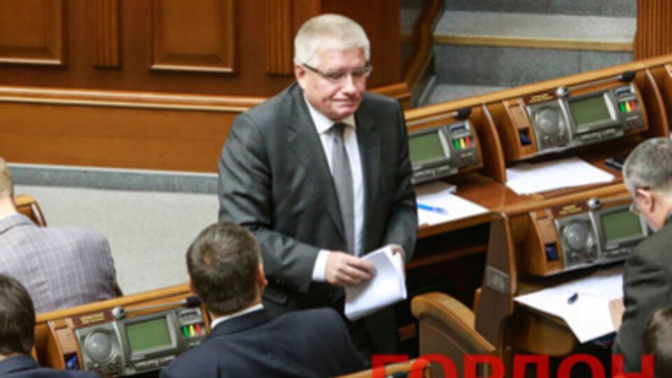 Чечетов выбросился из окна