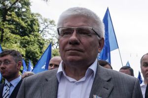 Чечетов ночью выбросился из окна