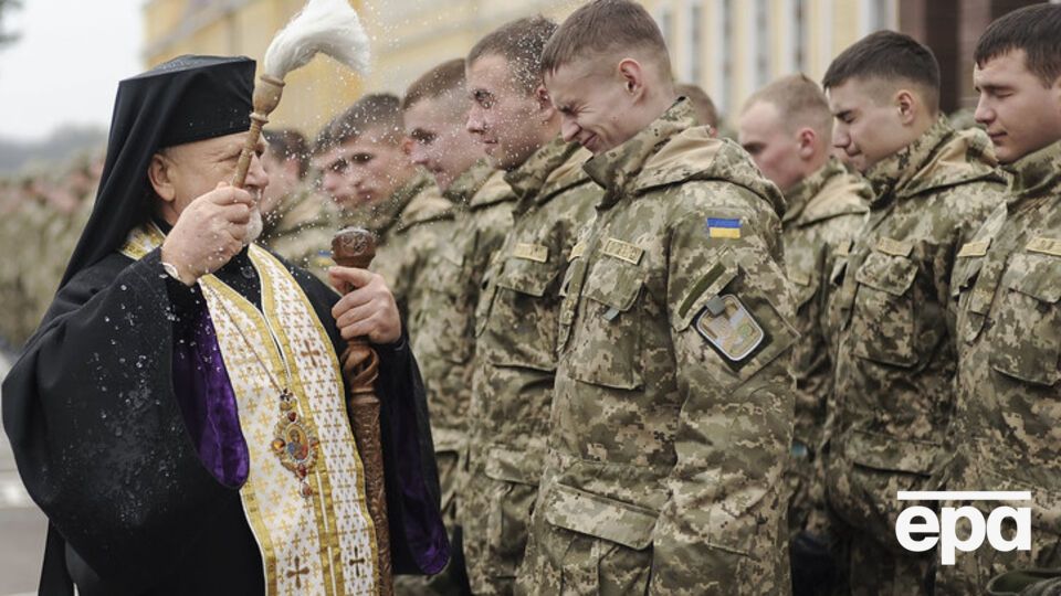 Дипломы офицерам и молодым командирам вручили на два месяца раньше обычного